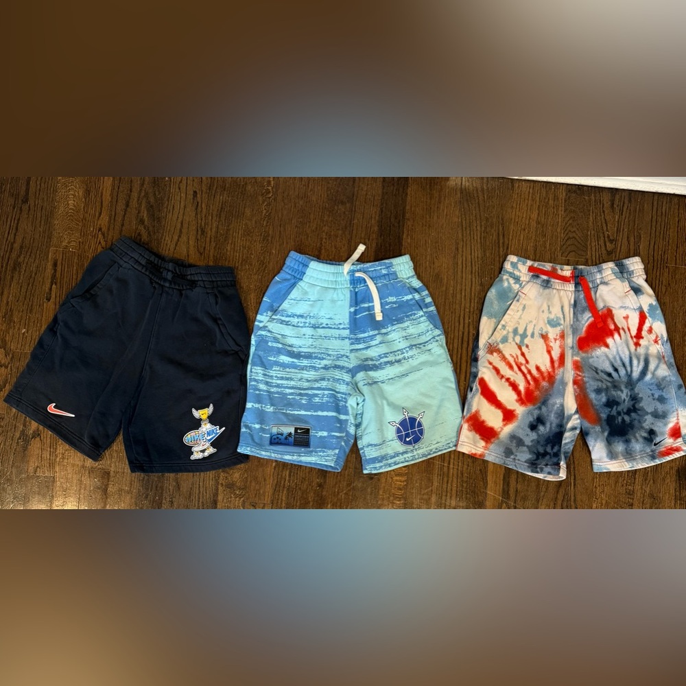 Nike Kids Fleece Shorts-Set of 3 in size Large